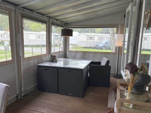Voortent met salon
