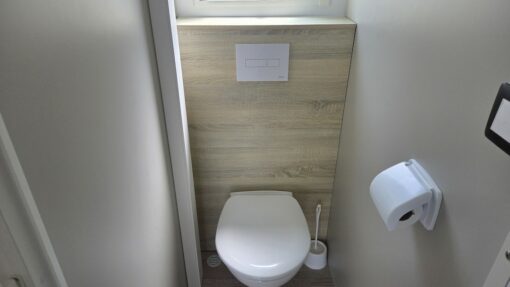 Apart toilet