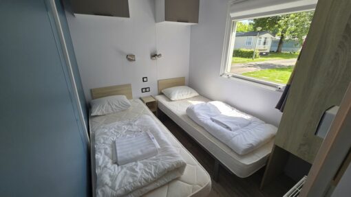 Slaapkamer met 2 eenpersoonsbedden