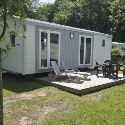 Stacaravan met 2 slaapkamers te koop op een camping in de Ardennen