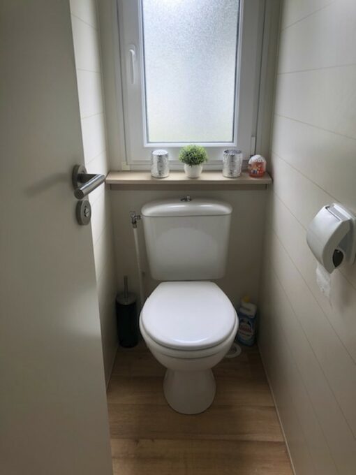Apart toilet