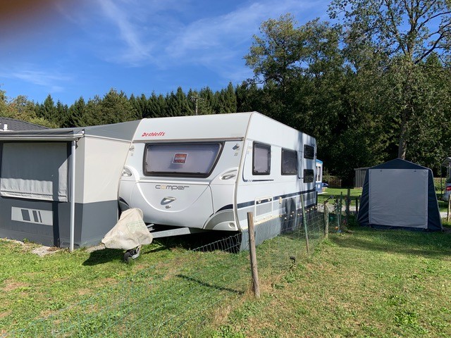 Trekcaravan Dethleffs Camper 550 T 6 personen met voortent