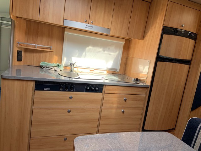 Trekcaravan Dethleffs Camper 550 T 6 personen met voortent - Afbeelding 13