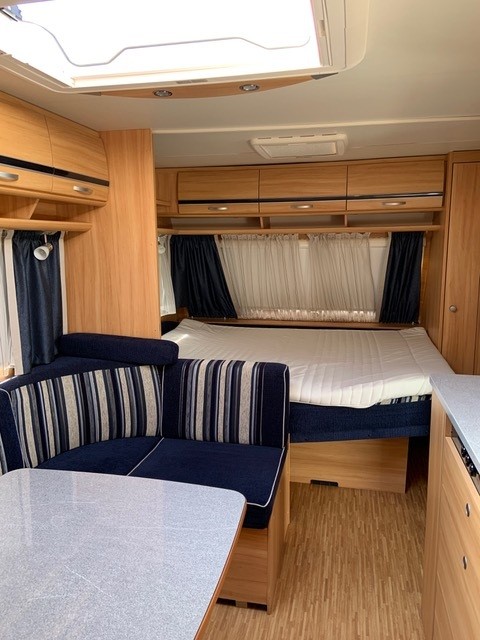 Trekcaravan Dethleffs Camper 550 T 6 personen met voortent - Afbeelding 15