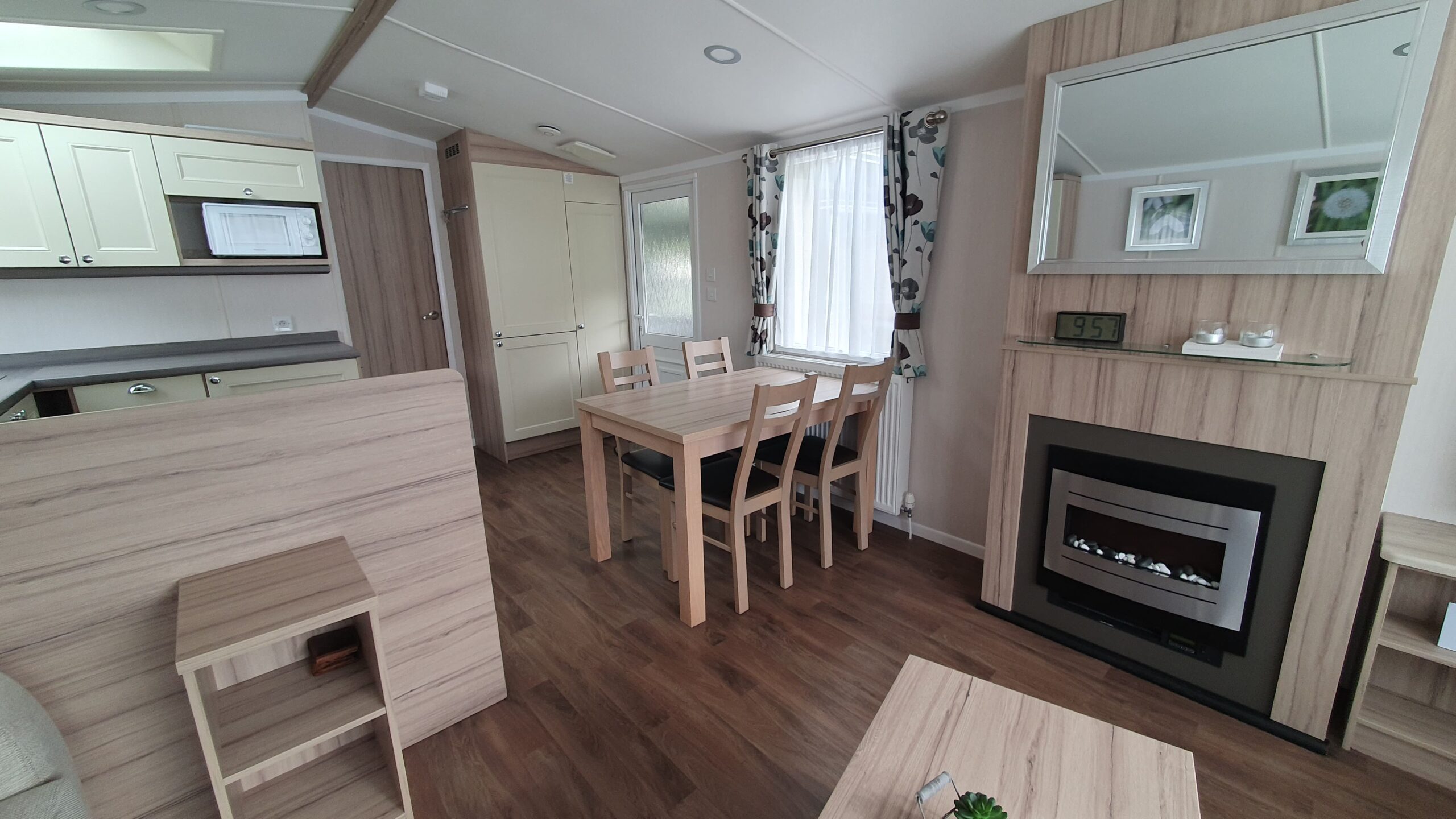 Stacaravan 3 slaapkamers – Swift adventurer (burgundy) - Afbeelding 23