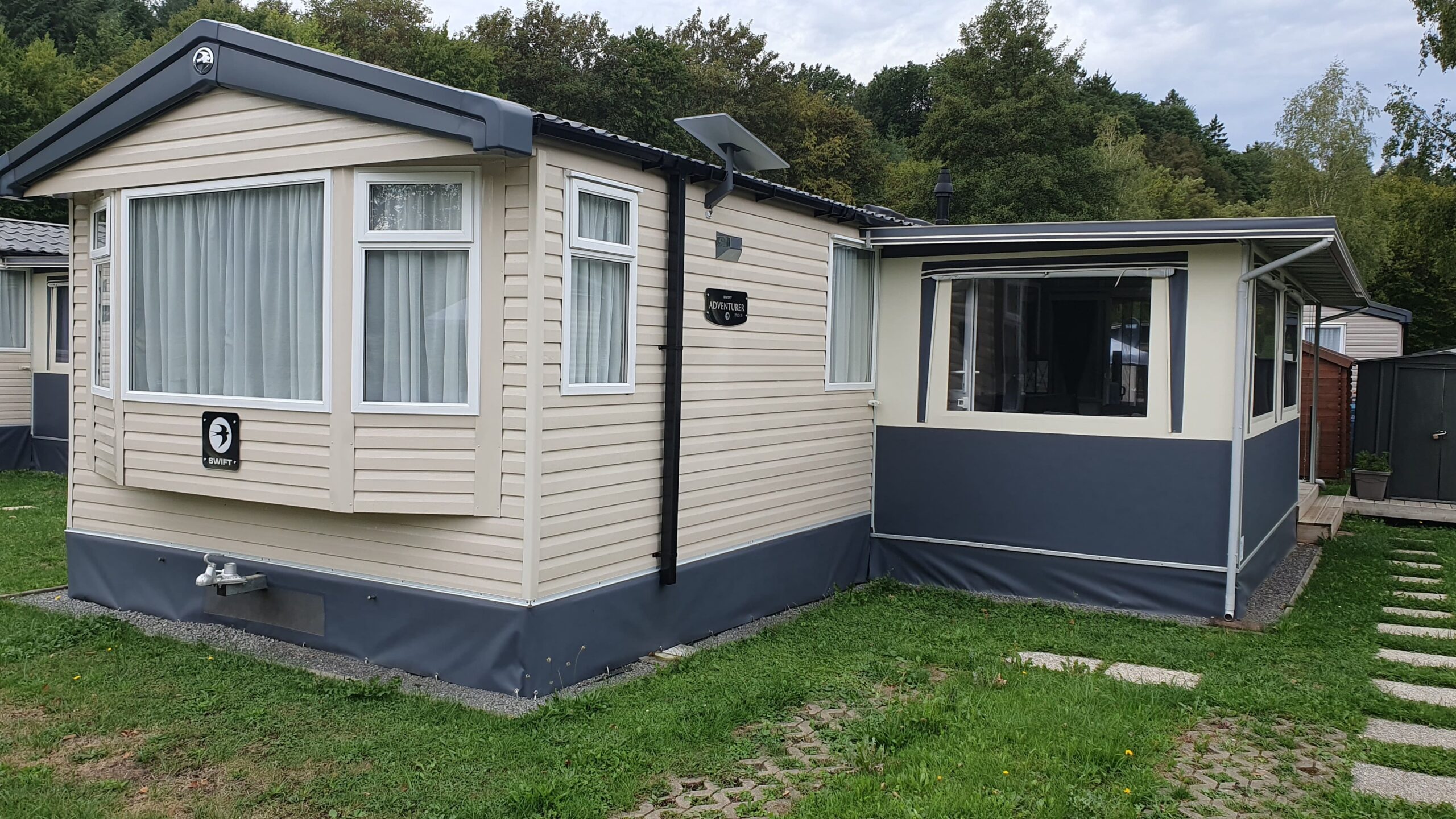Stacaravan 3 slaapkamers – Swift adventurer (burgundy) - Afbeelding 9