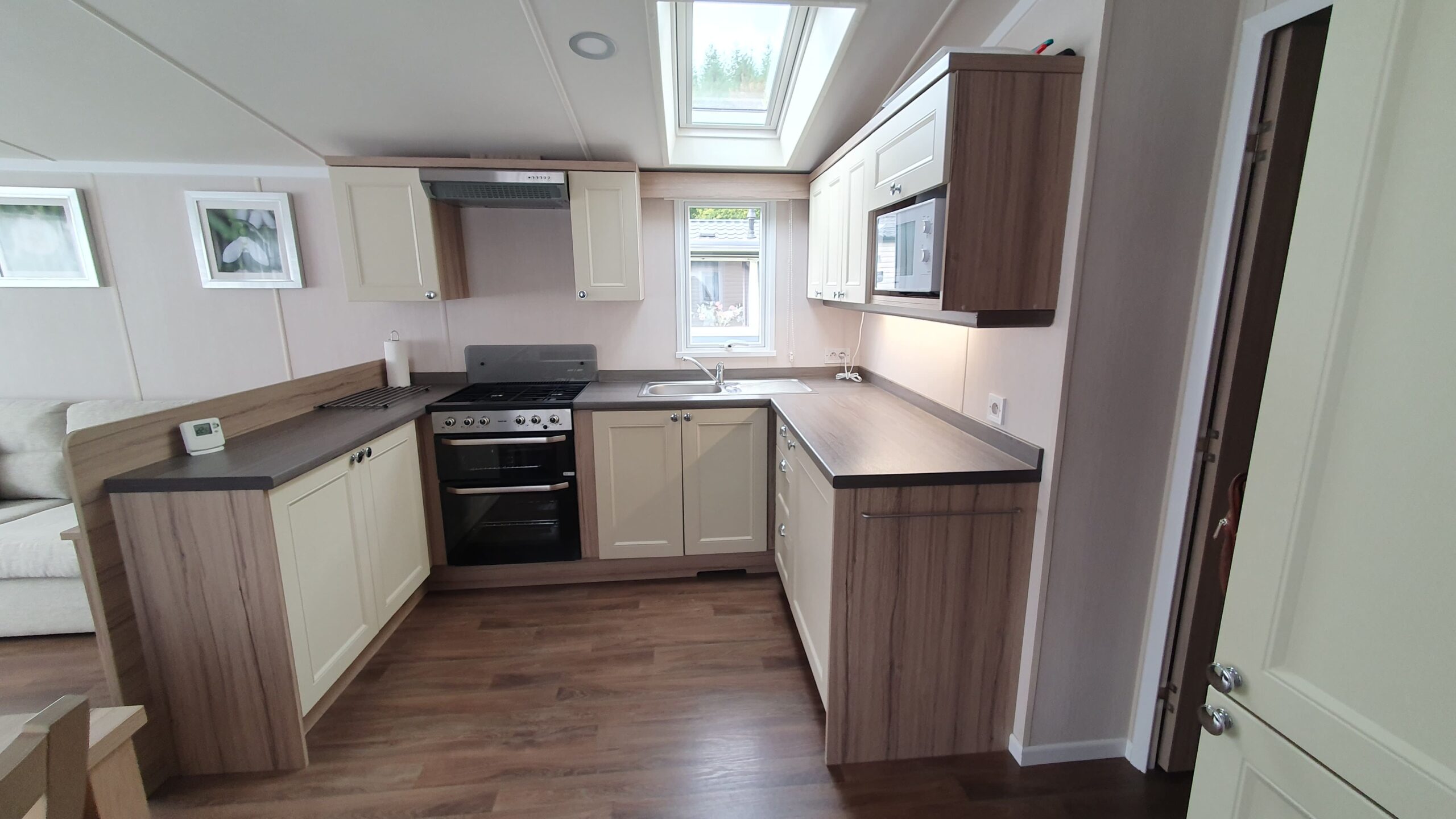 Stacaravan 3 slaapkamers – Swift adventurer (burgundy) - Afbeelding 8