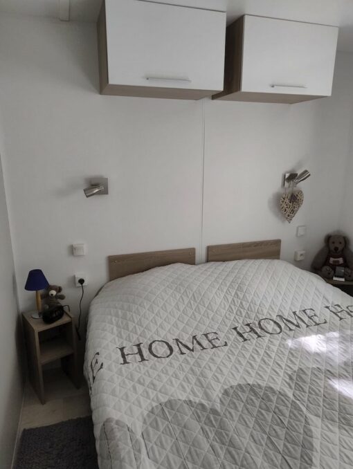 Chambre avec lit double