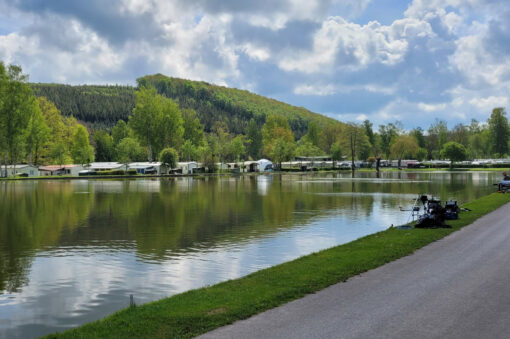 Magnifique emplacement de camping au bord de l'eau en Ardenne