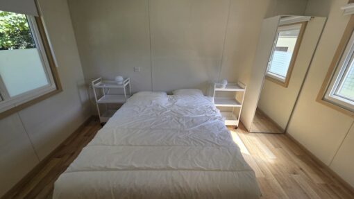 Chambre avec lit double