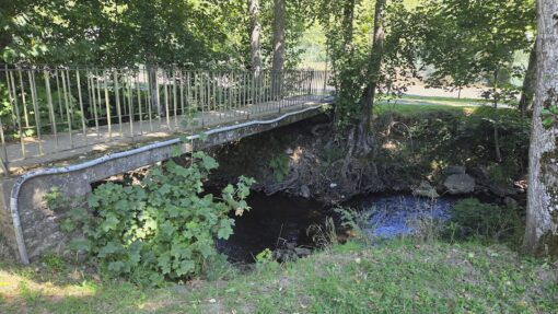Emplacement de camping au bord de l'eau