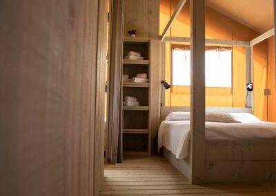 Tente safari avec gand lit double sur camping Ardenne belge