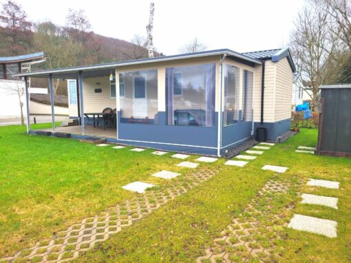 Caravane résidentielle d'occasion avec auvent et 2 chambres à vendre sur emplacement de camping dans les Ardennes