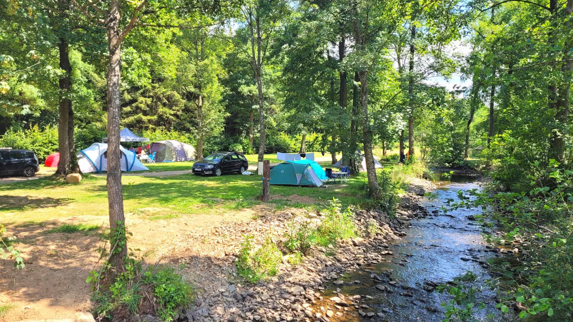 Le bivouac, emplacements de camping nature au bord de l'eau en Ardenne