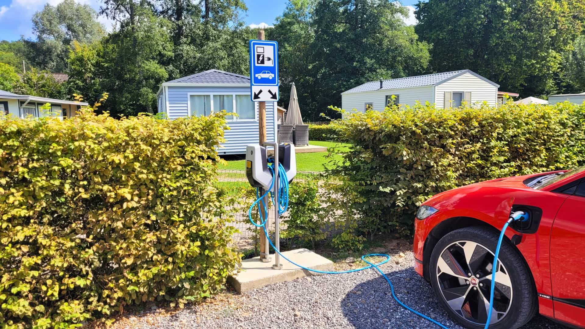 Camping et restaurant avec bornes de recharge pour voitures électriques à Érezée en province du Luxembourg