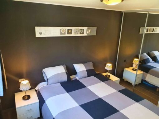 Chambre avec lit double